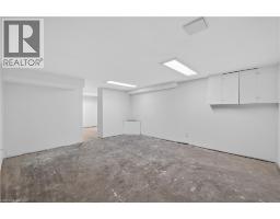 48 STIRLING Avenue N - 33