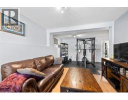 19 BREWSTER Way - 35