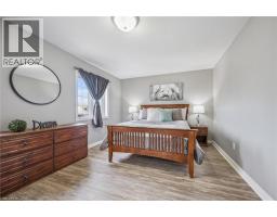 15 ZINKANN Crescent - 21