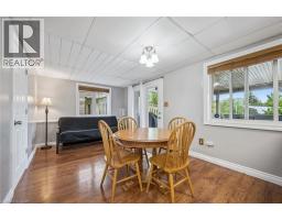 15 ZINKANN Crescent - 36