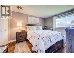10 MEADOW WOODS Crescent - 16