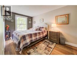 10 MEADOW WOODS Crescent - 18