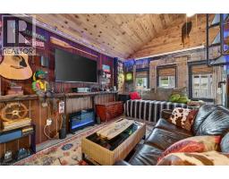 911 LAKESHORE Road - 26