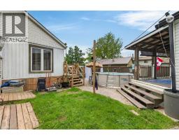 911 LAKESHORE Road - 33