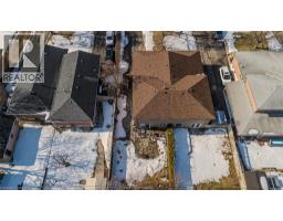 1294 NAPIER Crescent - 48