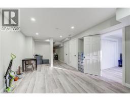 195 CHARLES Street E - 33