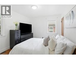 4 DUNCOMBE Drive - 12