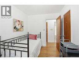 4 DUNCOMBE Drive - 17