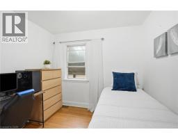 4 DUNCOMBE Drive - 18