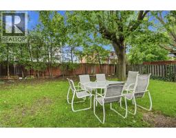 4 DUNCOMBE Drive - 33