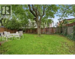 4 DUNCOMBE Drive - 35