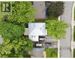 4 DUNCOMBE Drive - 40