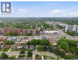 4 DUNCOMBE Drive - 42