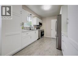 147 MOFFAT Drive - 10