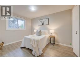 147 MOFFAT Drive - 17