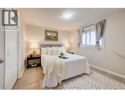 147 MOFFAT Drive - 19
