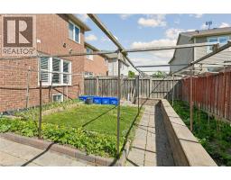 10 KLEMSCOTT Road - 36