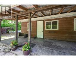 2 TOWNLINE Road E - 19