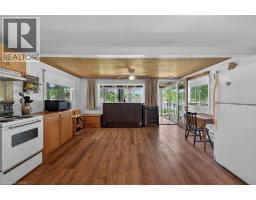 2 TOWNLINE Road E - 8