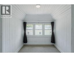 241 TALBOT Street S - 26