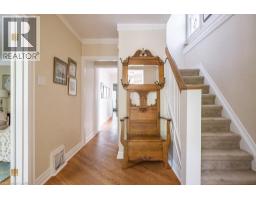 12 BOND Street S - 12