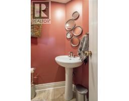 12 BOND Street S - 23
