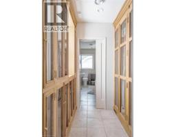 12 BOND Street S - 26