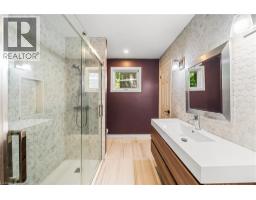 166 CASTLE Crescent - 20