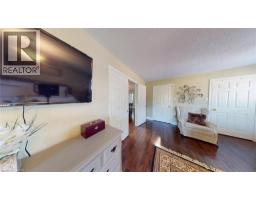 39 FALCON Court - 24