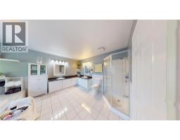 39 FALCON Court - 25