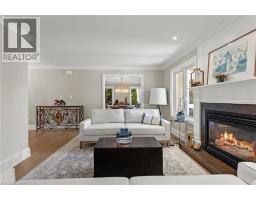 611 VICTORIA Street - 12