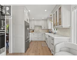 611 VICTORIA Street - 17