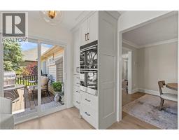 611 VICTORIA Street - 22