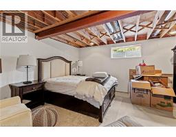 611 VICTORIA Street - 32
