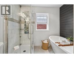 25 OTTAWA Street S - 20