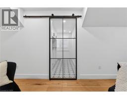 31 WINNETT Street N - 34