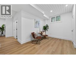 31 WINNETT Street N - 36