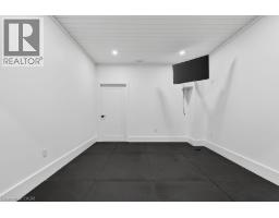 31 WINNETT Street N - 37