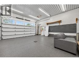 31 WINNETT Street N - 42