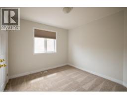 8 SOPHIE Court - 32