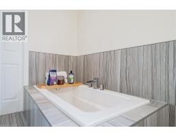 27 LUDLOW Crescent - 18