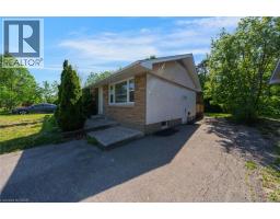 84 JACOBSON Avenue - 3