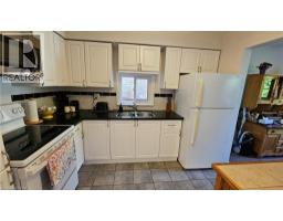 4 PARKSIDE Drive - 9