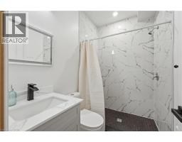 45 WELLINGTON Street N - 11