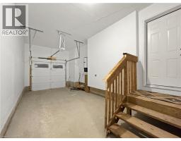 82 GLEDHILL Crescent - 46