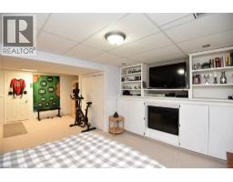 8 SHERIDAN Boulevard - 32