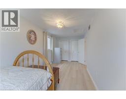460 LANGLAW Drive - 17