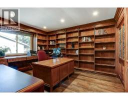 215 BRIAR HILL Crescent - 31