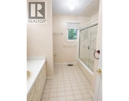 10 JEANETTE Avenue - 17