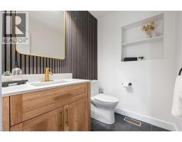 1015 QUEEN Street - 13